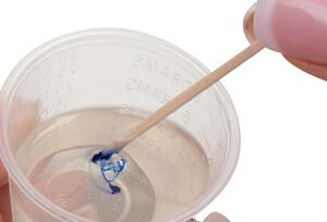 Mixing blue dye in resin